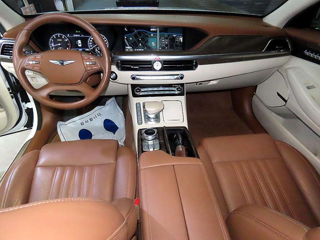 Genesis G90 - Vista 10