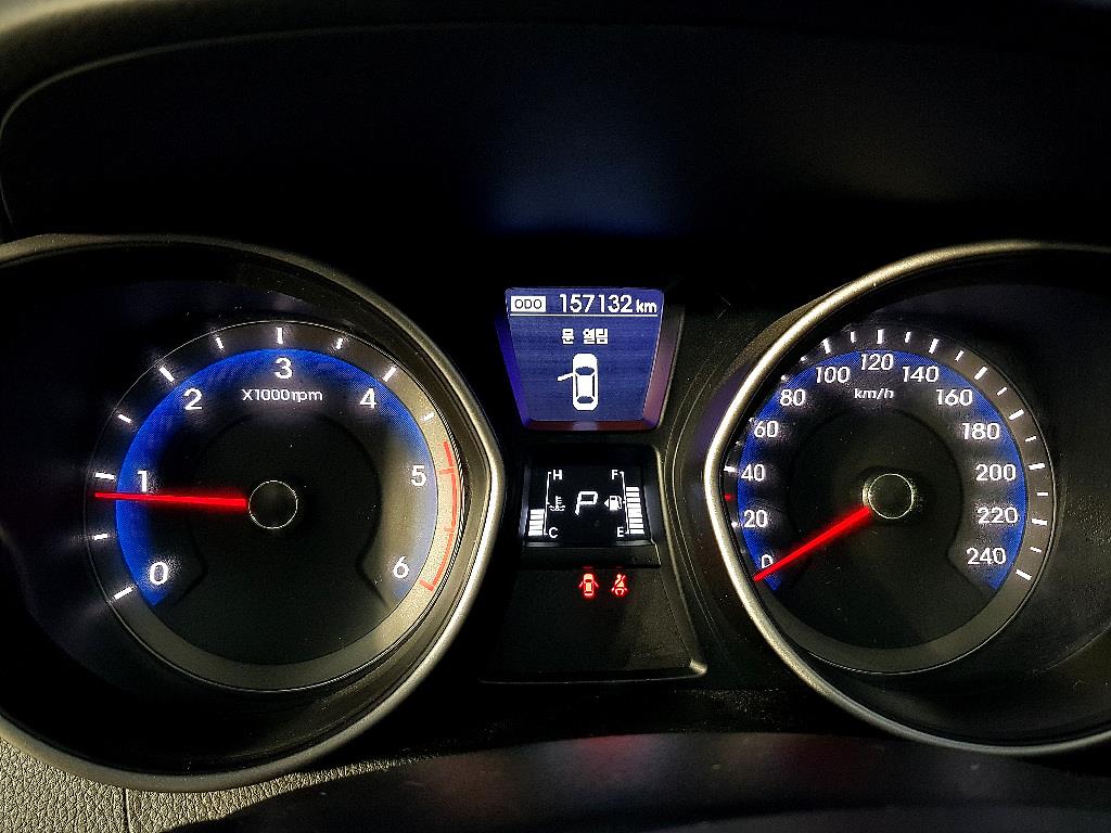 HYUNDAI i30 - Vista 7