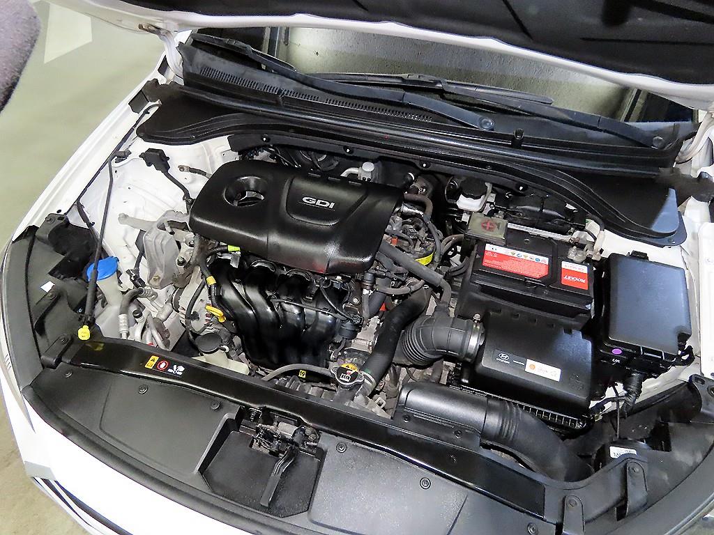 HYUNDAI Avante 2017 Blanco - Importación desde Corea - HF Imports Iquique - Foto 19