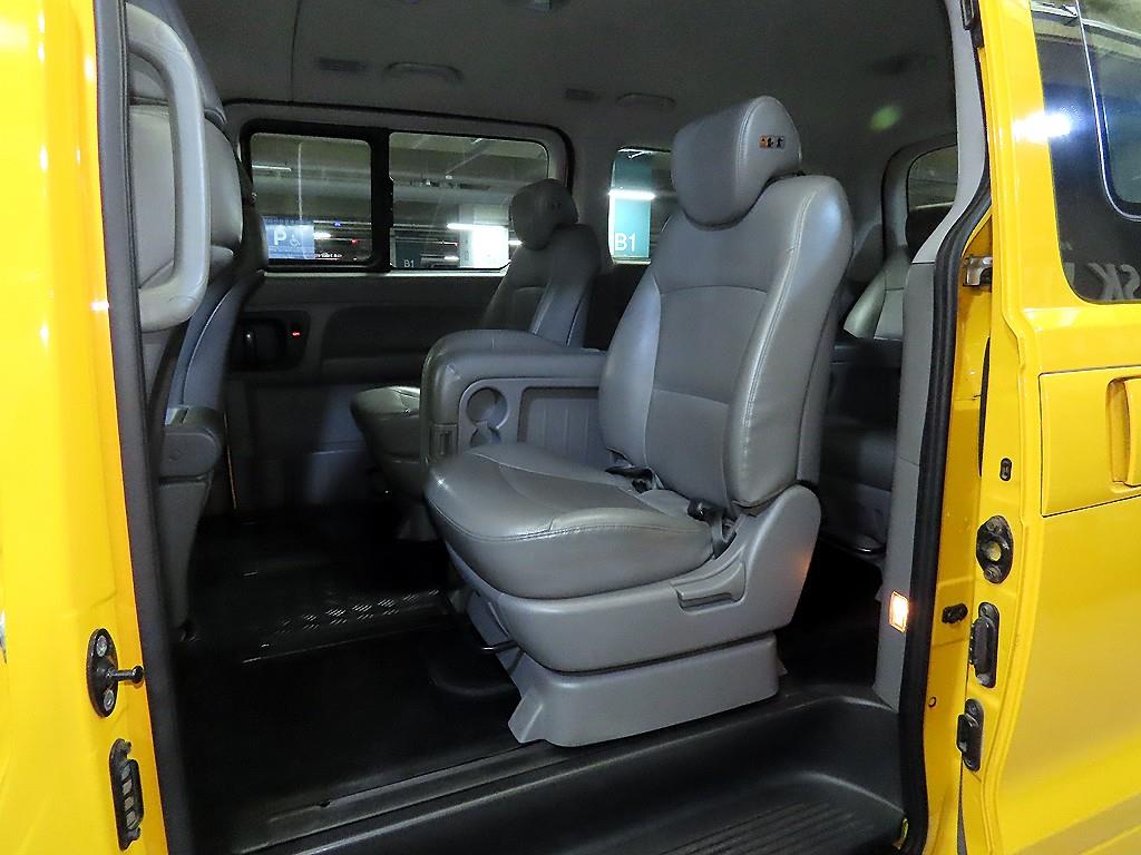 HYUNDAI Starex - Vista 7