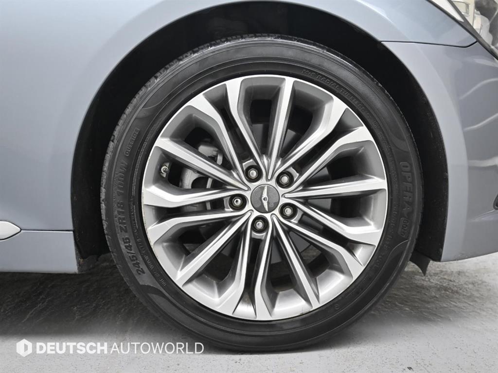 HYUNDAI Genesis - Vista 5