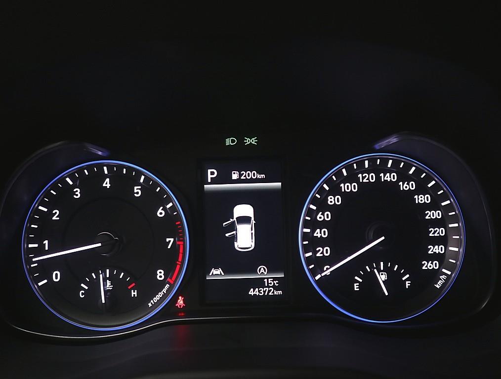 HYUNDAI Kona - Vista 7