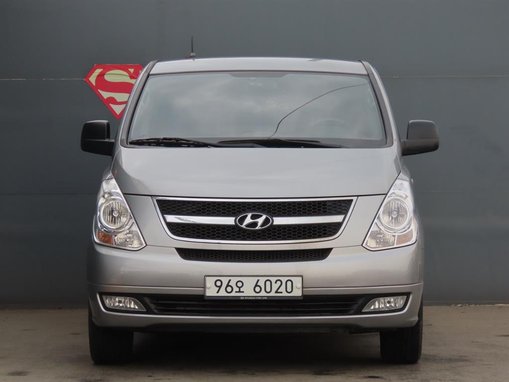 HYUNDAI Starex - Vista 3