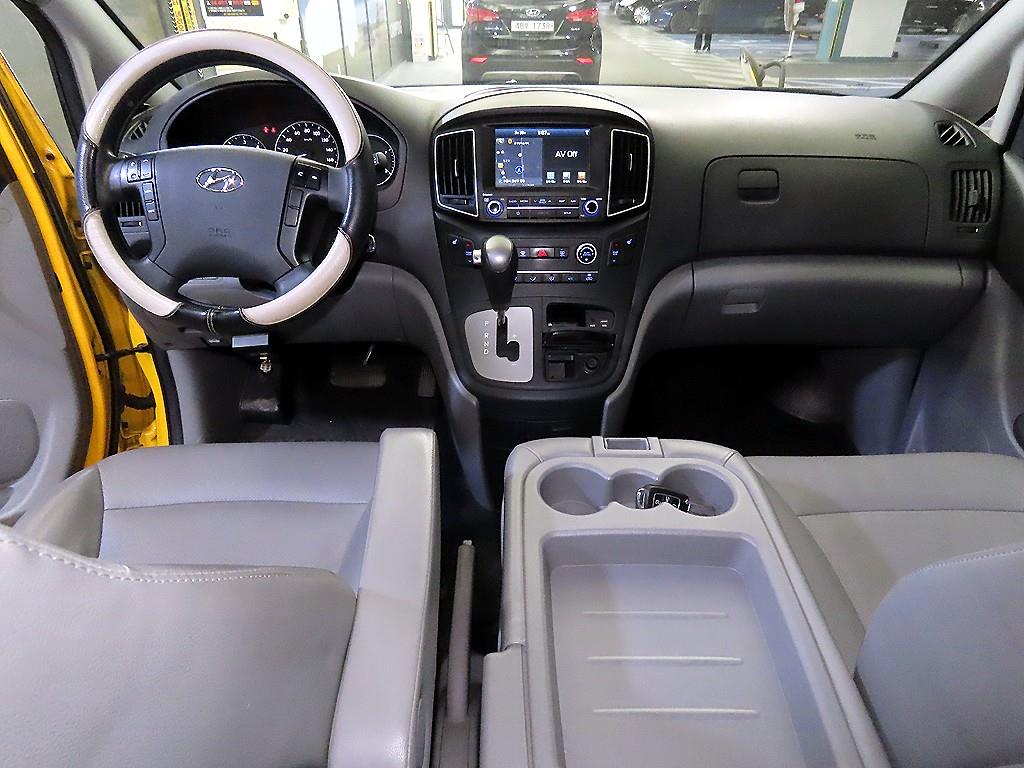 HYUNDAI Starex - Vista 10