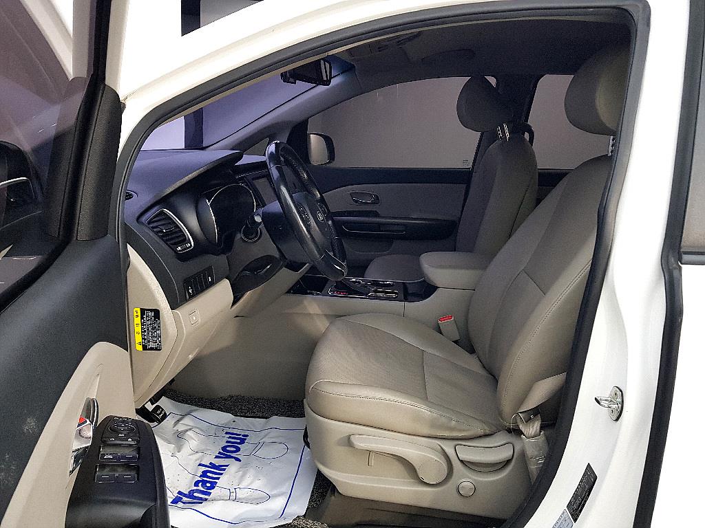 KIA Carnival - Vista 8