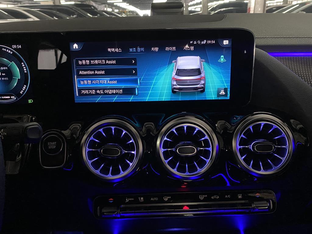 Mercedes Benz EQA - Vista 8