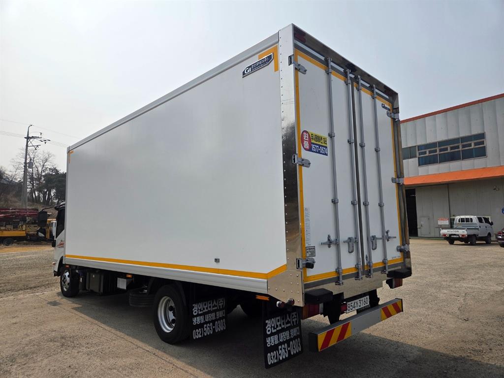 medium and large cargo truck - Vista 6