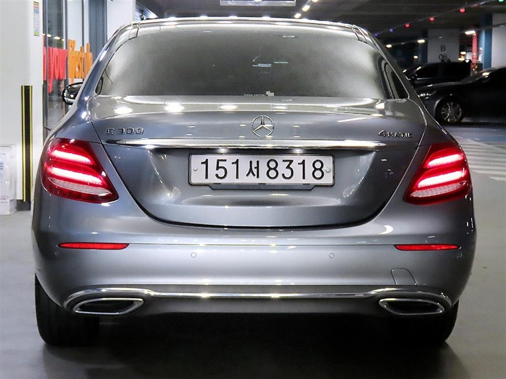 Mercedes Benz E class - Vista 5