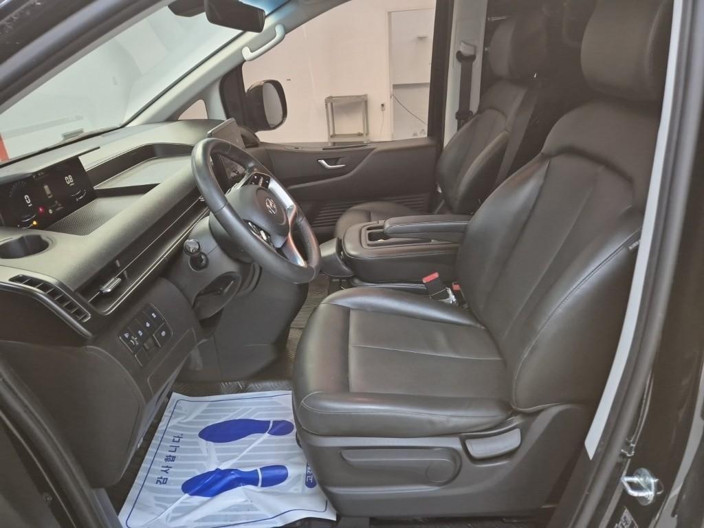 HYUNDAI Staria - Vista 11