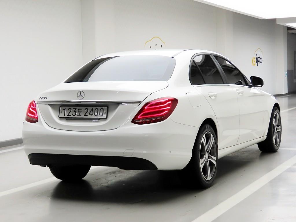 Mercedes Benz C Class - Vista 4