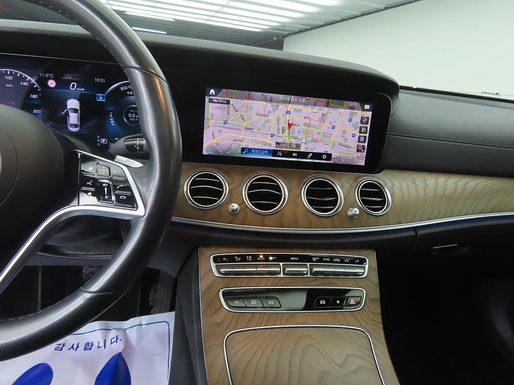 Mercedes Benz E class - Vista 10