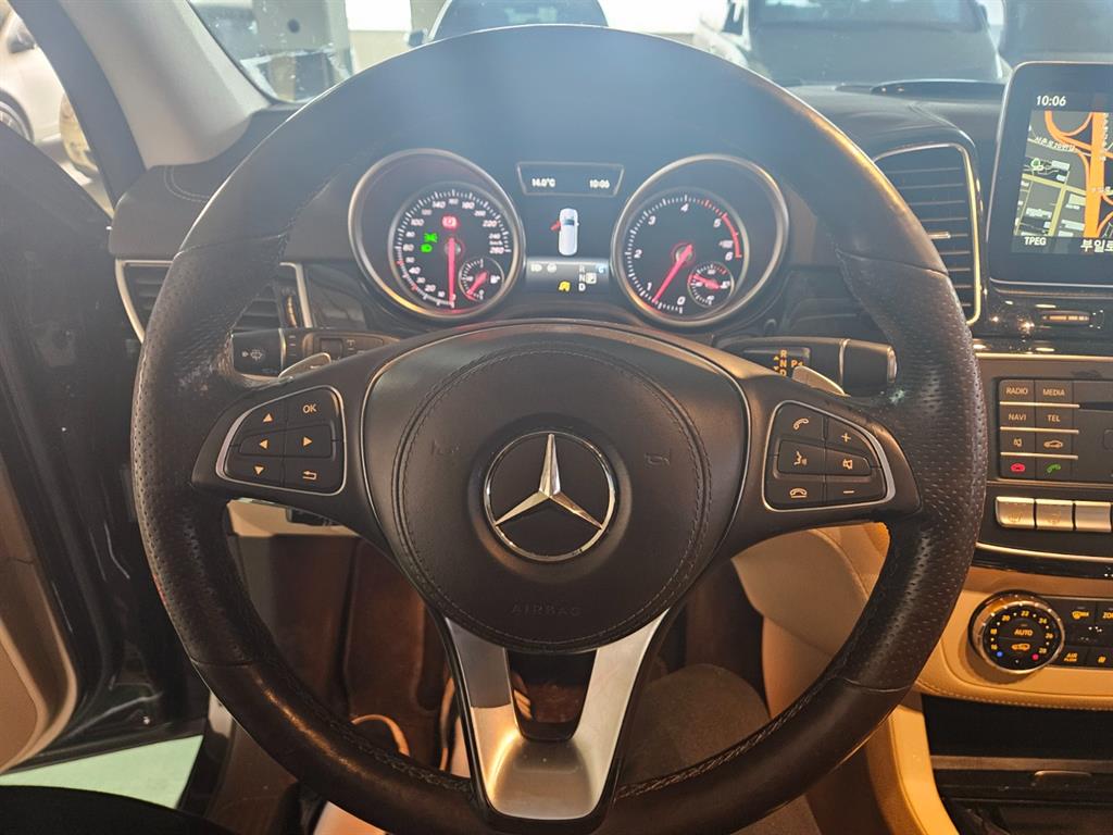 Mercedes Benz GLS Class - Vista 7