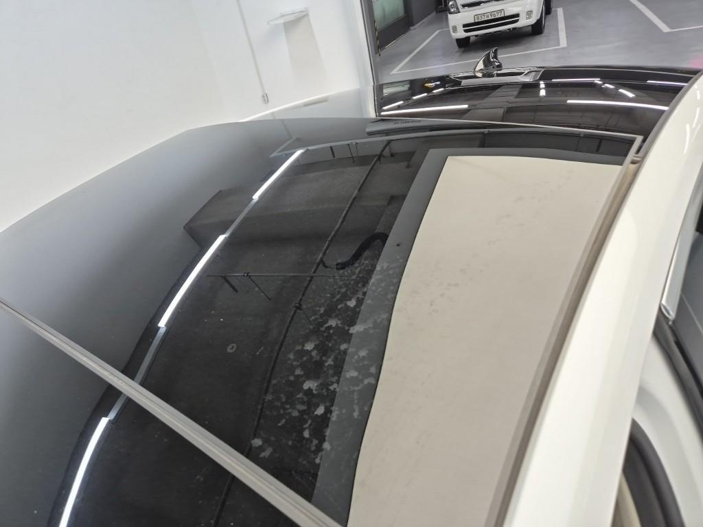 Genesis G90 - Vista 12