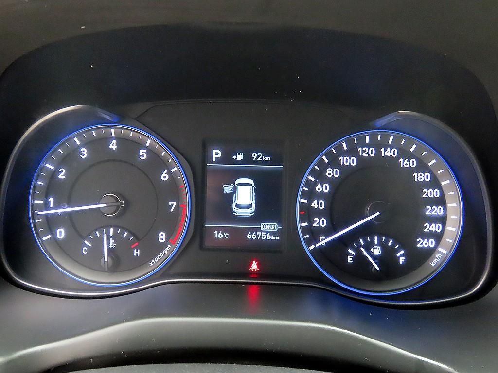 HYUNDAI Kona - Vista 9