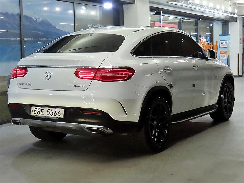 Mercedes Benz GLE Class - Vista 4
