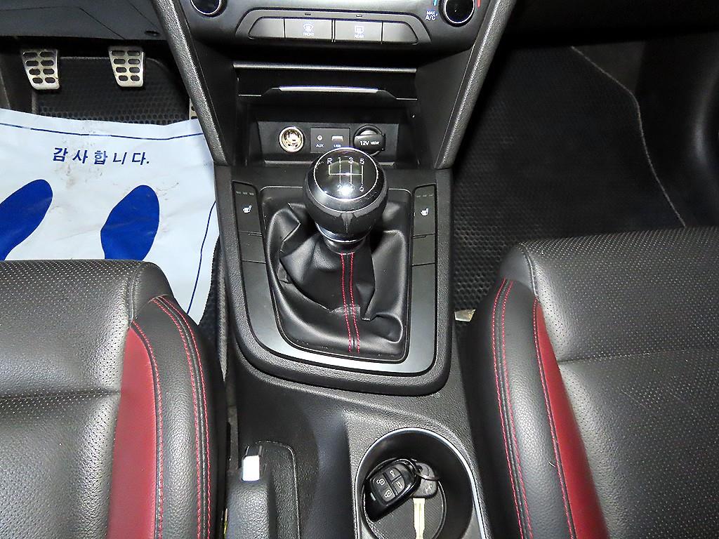 HYUNDAI Avante - Vista 12