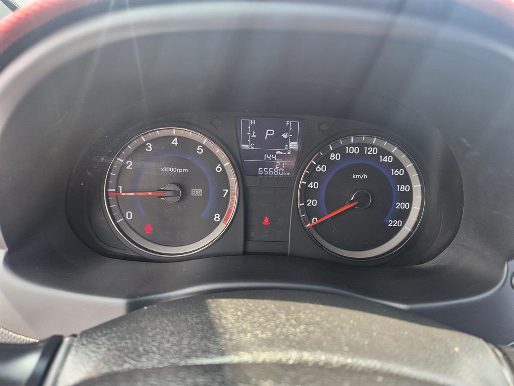 HYUNDAI Accent - Vista 6