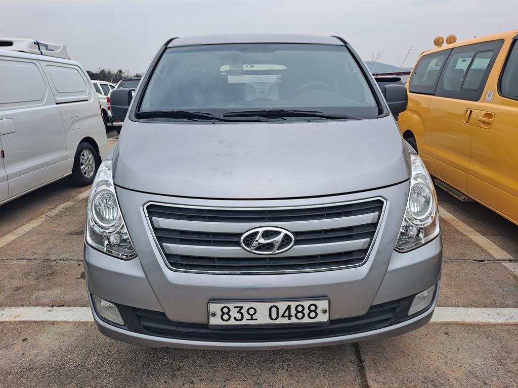 HYUNDAI Starex - Vista 3