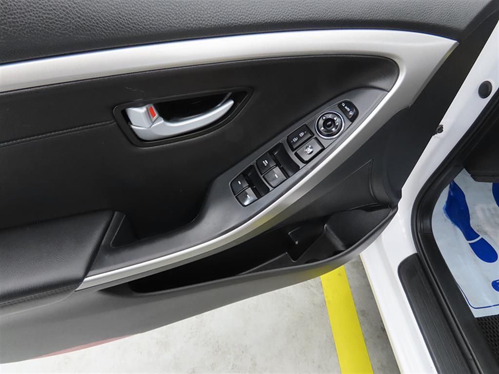 HYUNDAI i30 - Vista 12