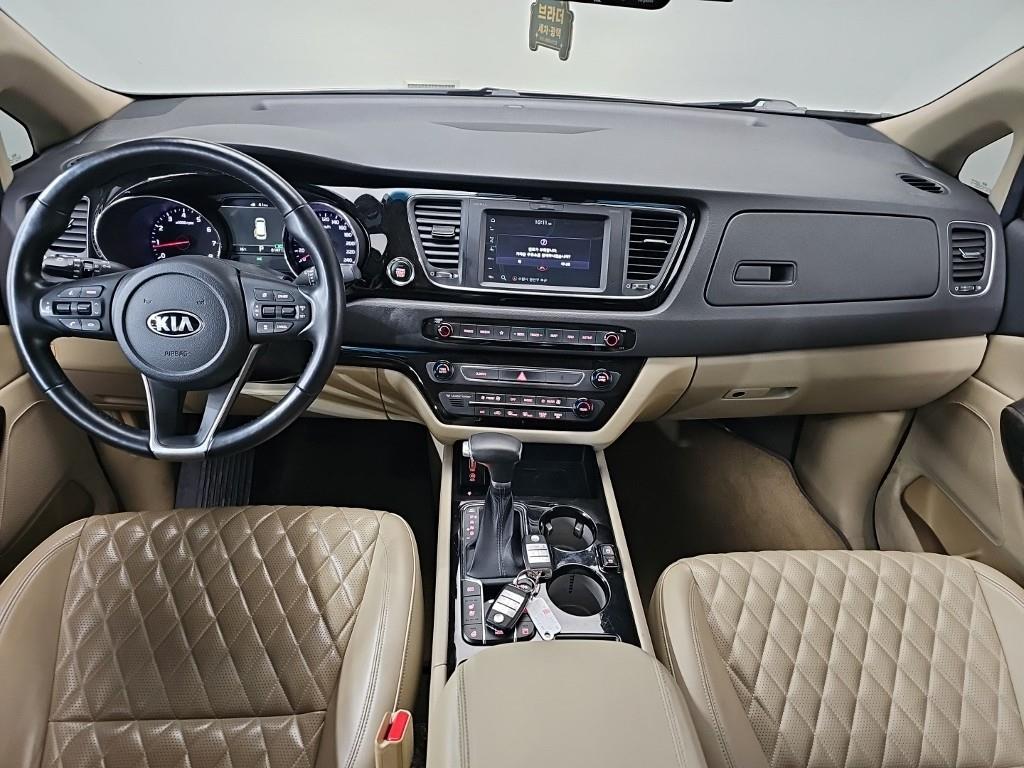 KIA Carnival - Vista 7