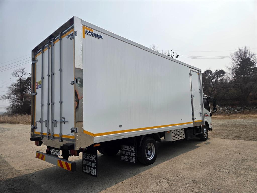 medium and large cargo truck - Vista 7