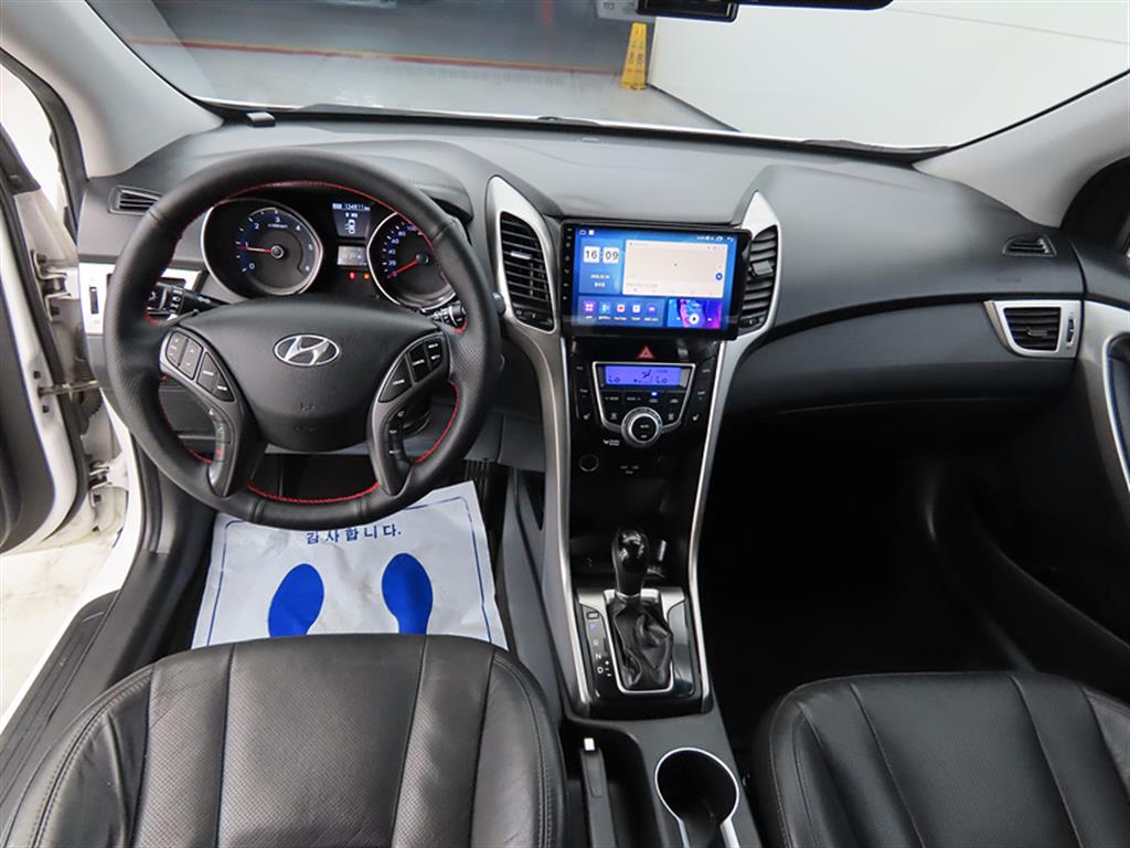 HYUNDAI i30 - Vista 7