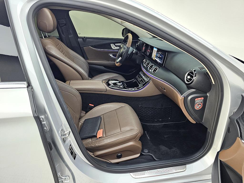 Mercedes Benz E class - Vista 11