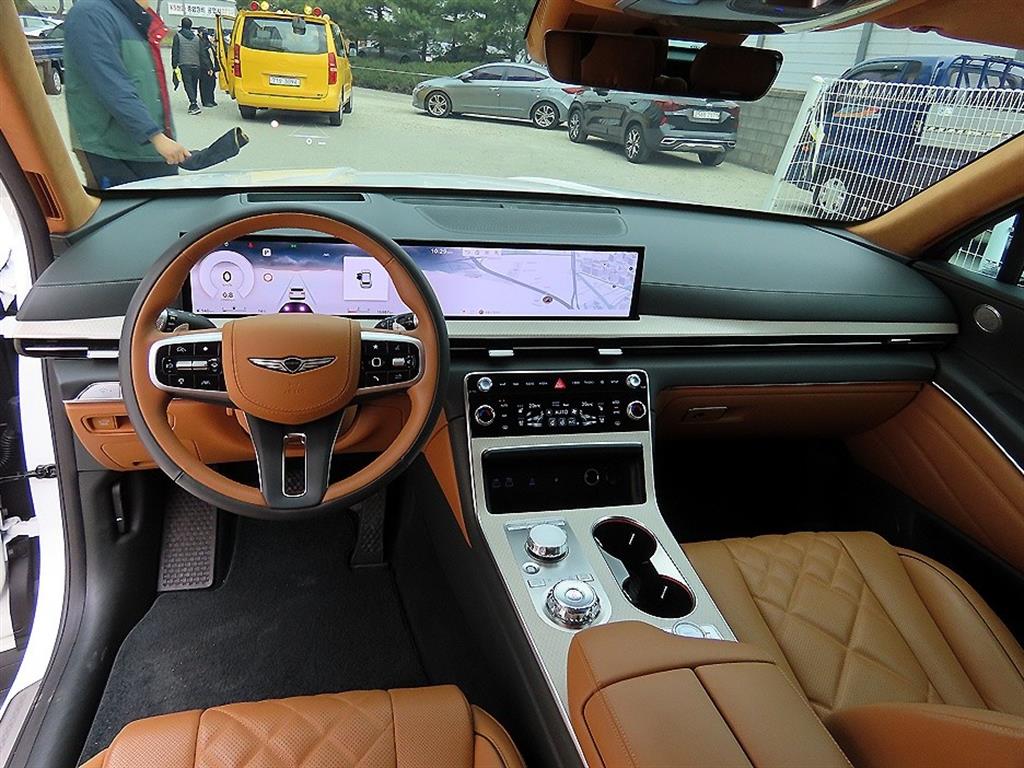 Genesis GV80 - Vista 7