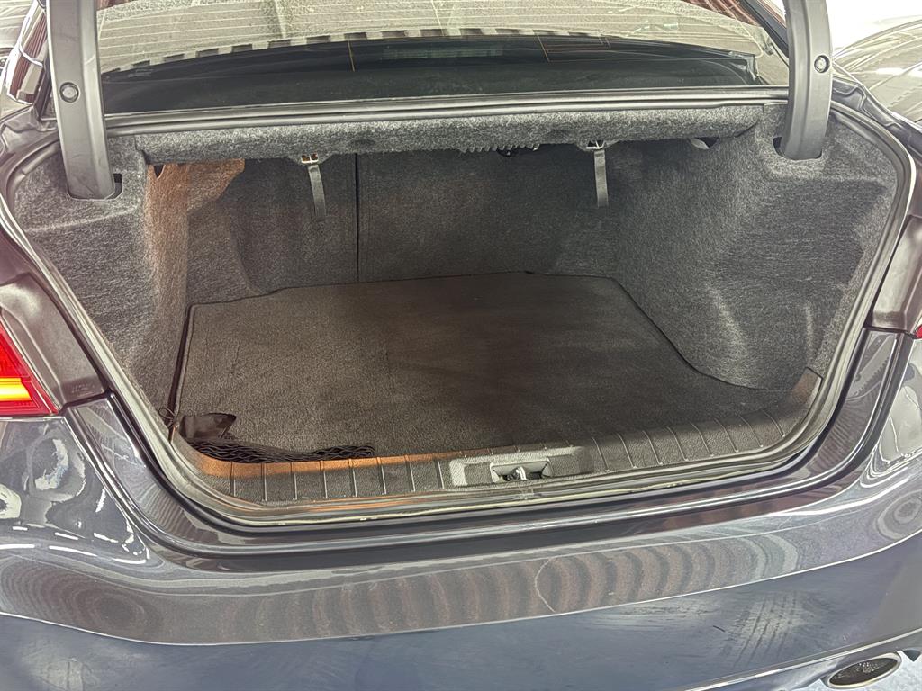 Nissan Maxima - Vista 7