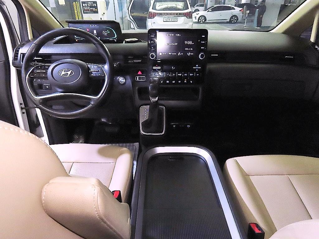 HYUNDAI Staria - Vista 10