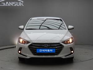 HYUNDAI Avante - Vista 2