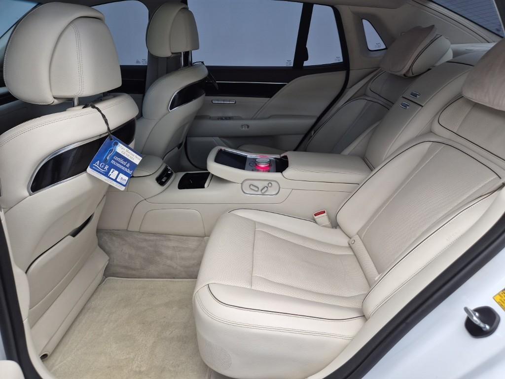 Genesis G90 - Vista 11