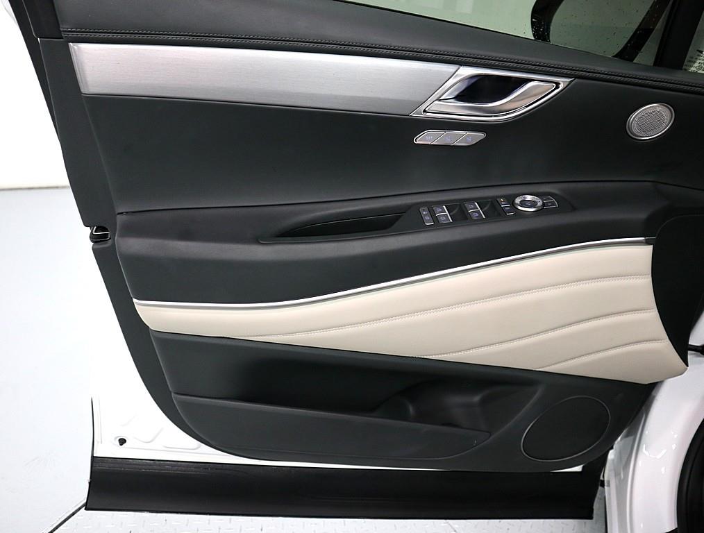 Genesis GV80 - Vista 8