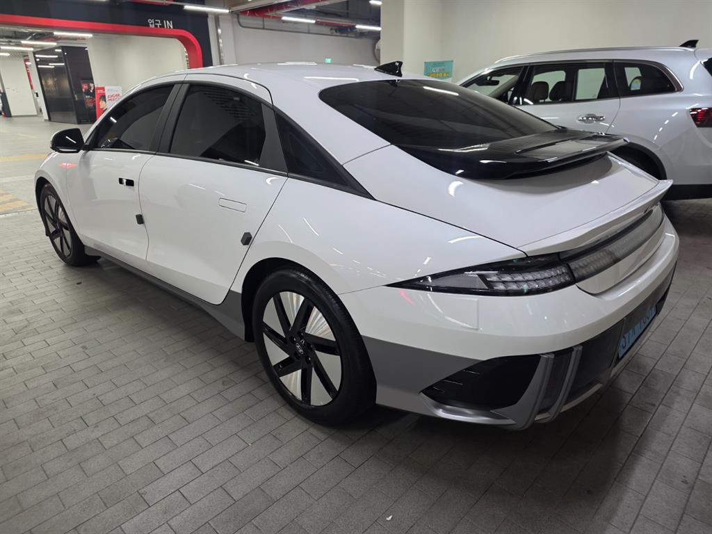 HYUNDAI Ioniq 6 - Vista 6