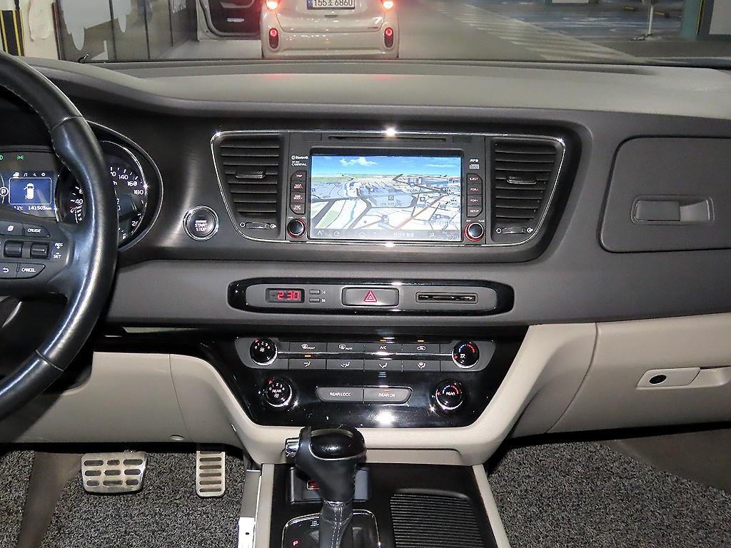 KIA Carnival - Vista 11