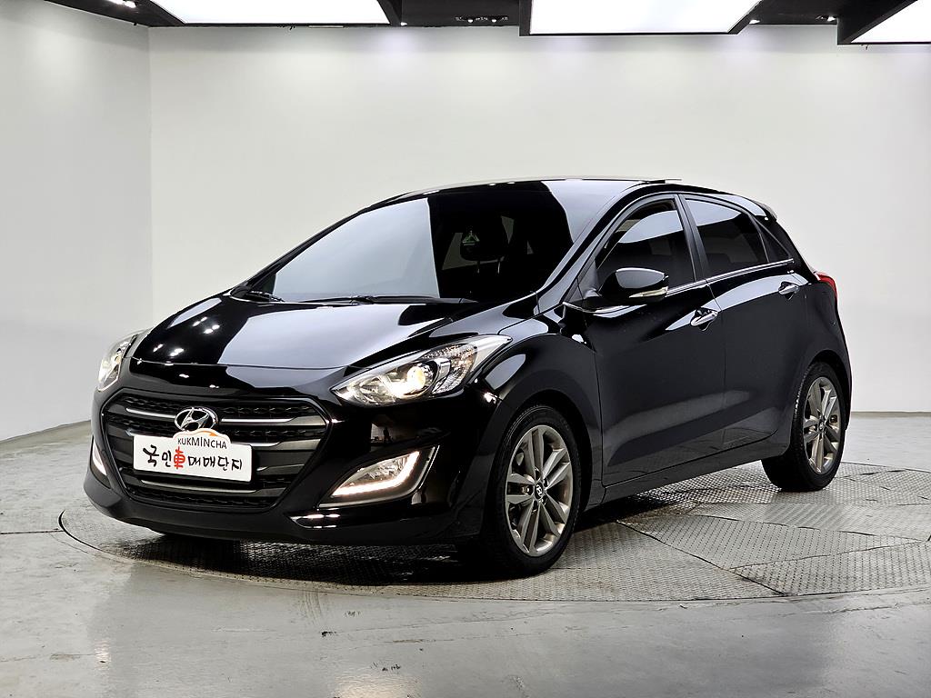 HYUNDAI i30 2016 Negro - Importación desde Corea - HF Imports Iquique - Foto 1