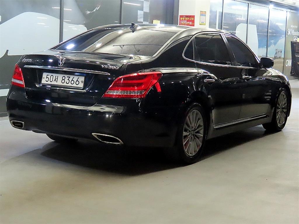 HYUNDAI Equus - Vista 4