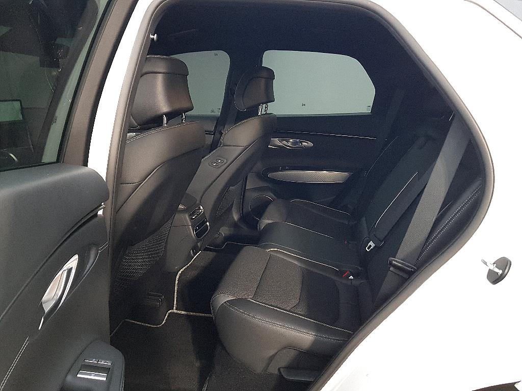 Genesis GV70 - Vista 8