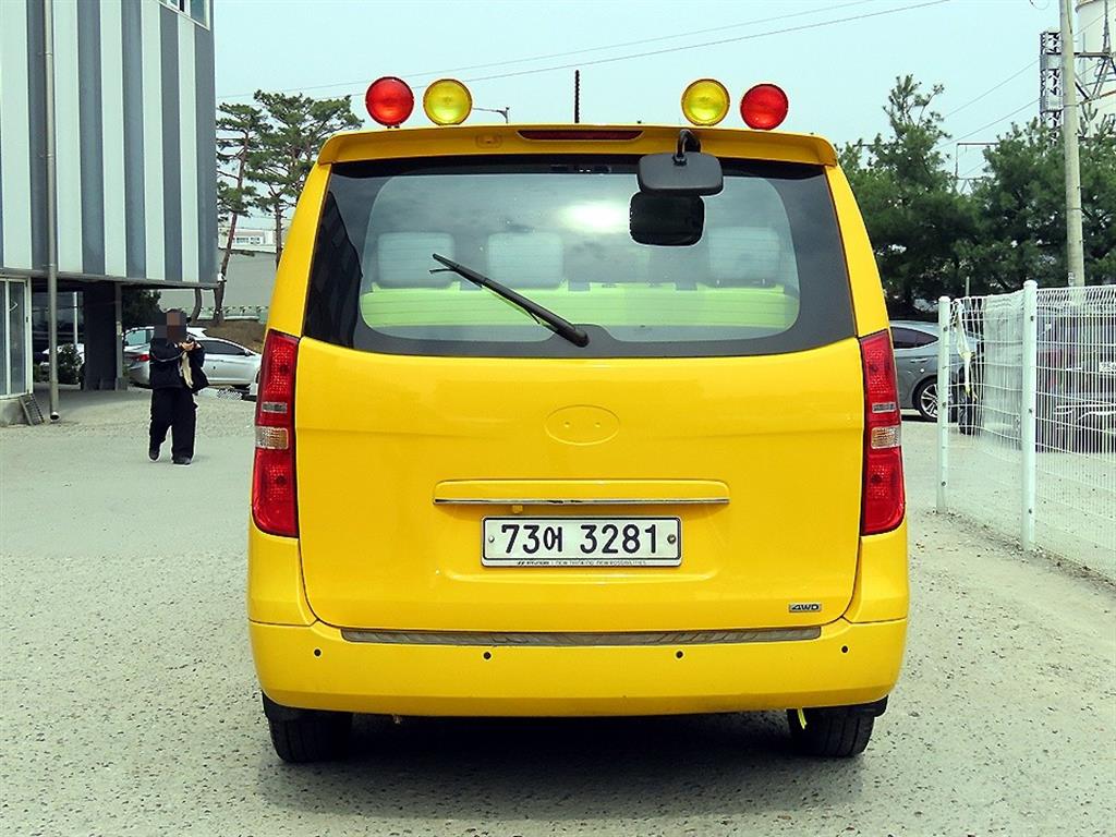 HYUNDAI Starex - Vista 4