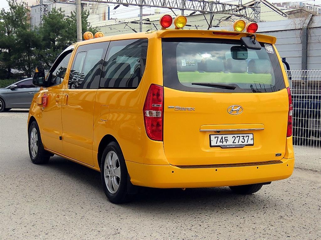 HYUNDAI Starex - Vista 3