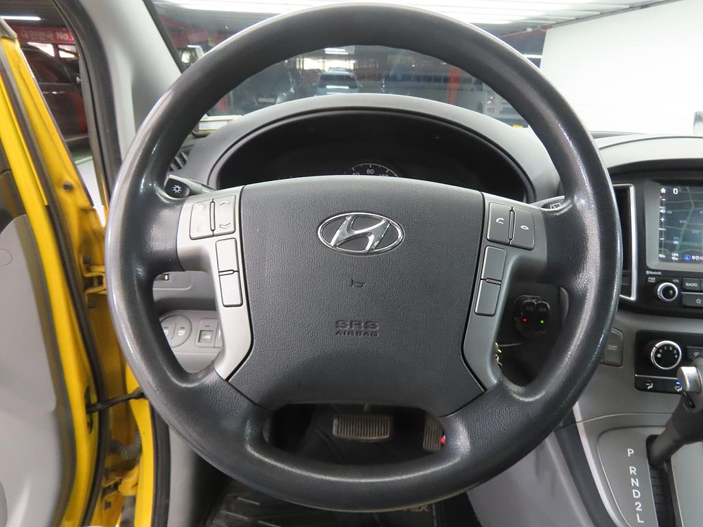 HYUNDAI Starex - Vista 8