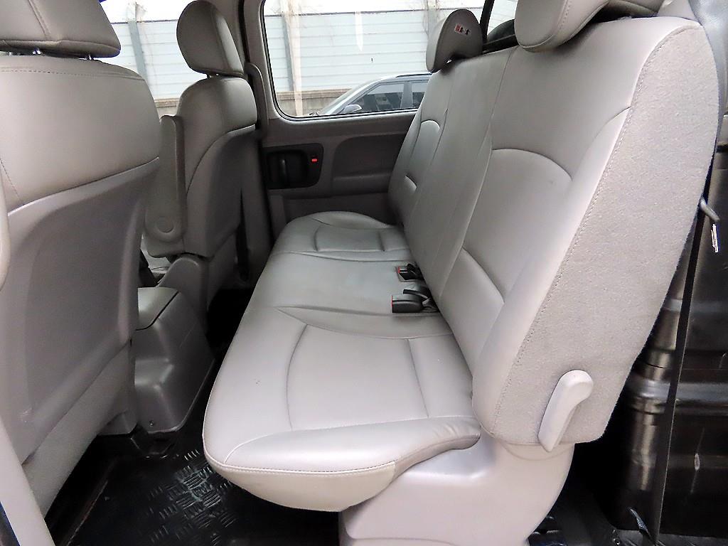 HYUNDAI Starex - Vista 6