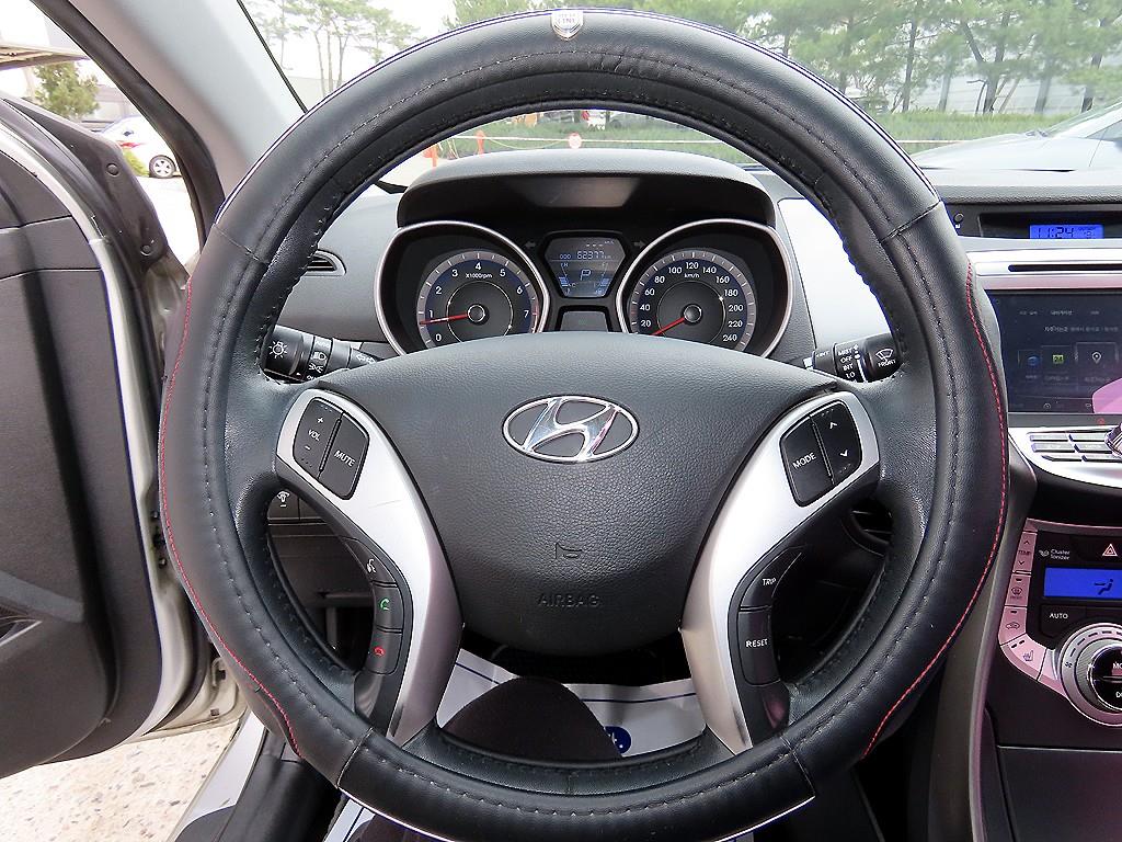 HYUNDAI Avante - Vista 8