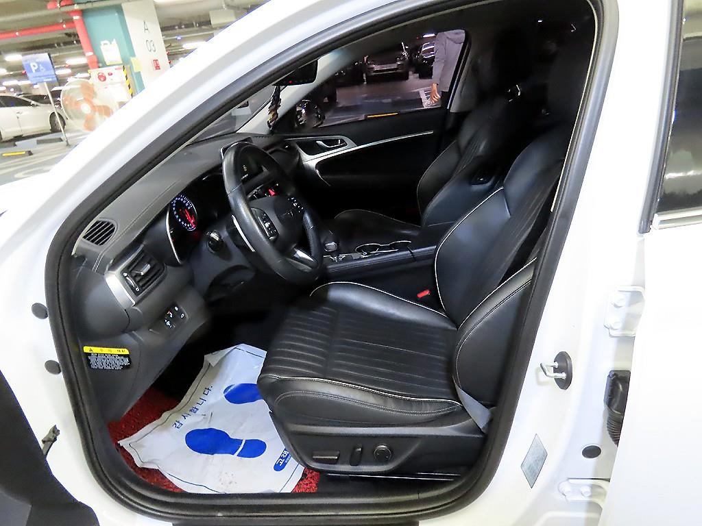 Genesis G70 - Vista 6