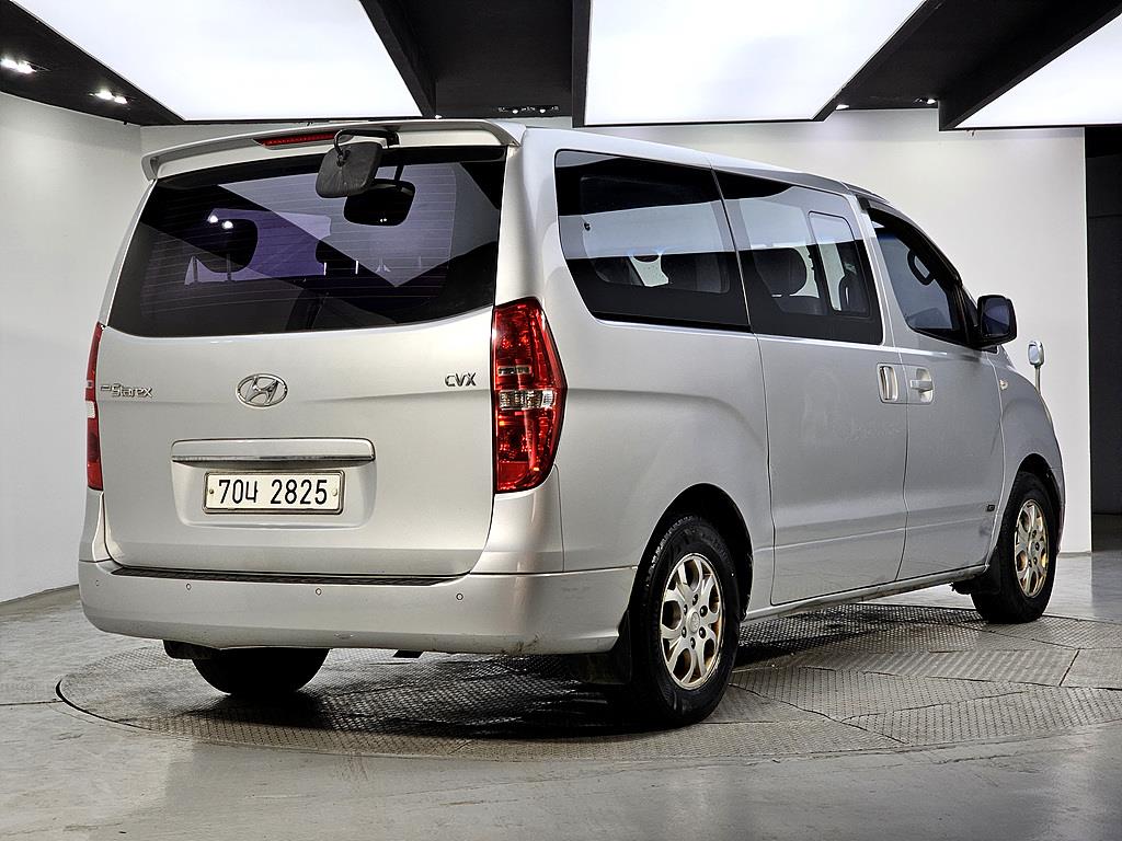 HYUNDAI Starex - Vista 4