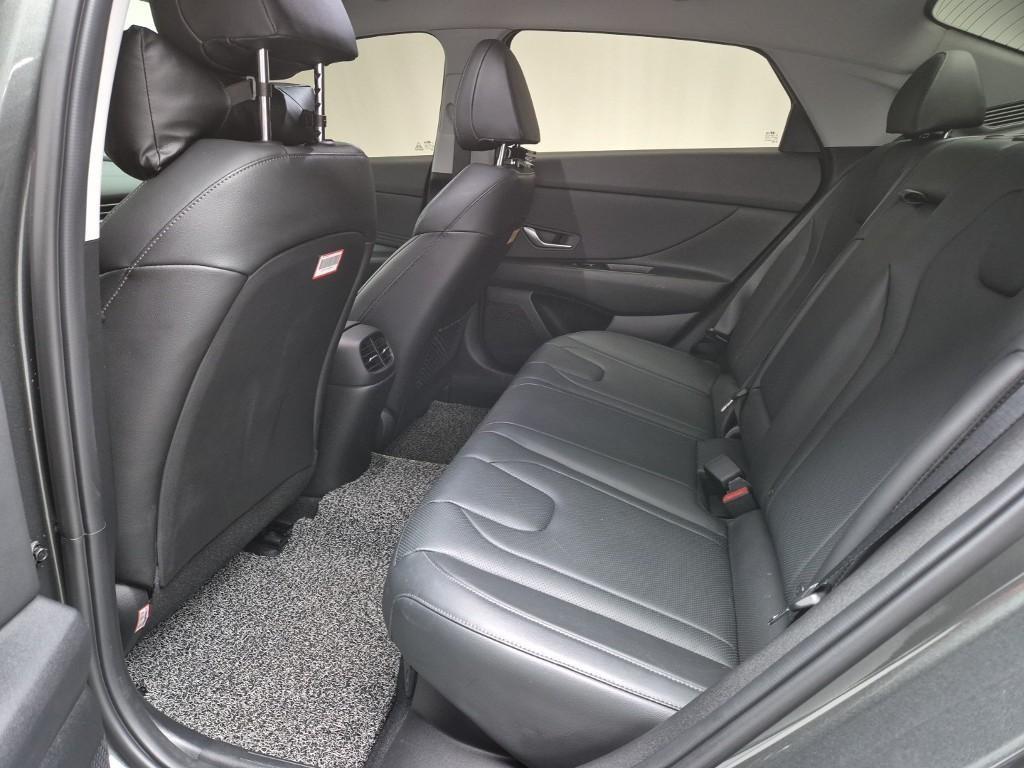 HYUNDAI Avante - Vista 12