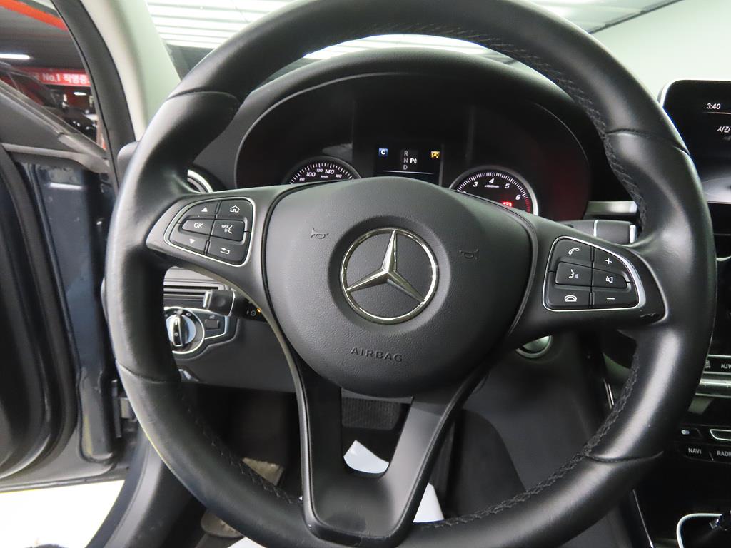 Mercedes Benz C Class - Vista 8