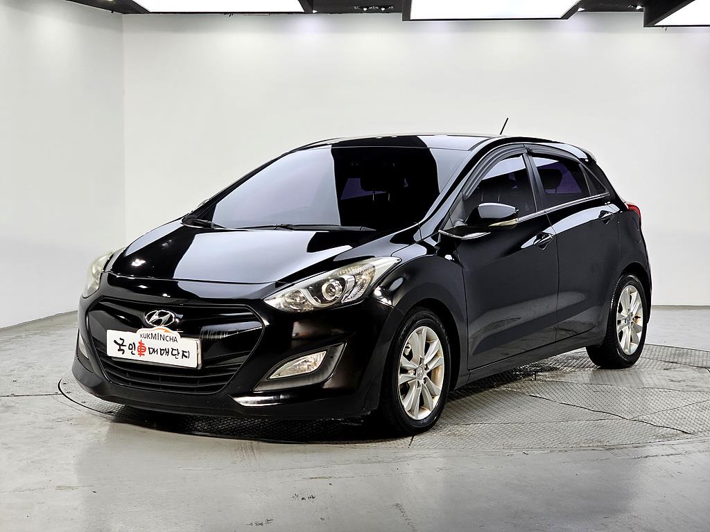 HYUNDAI i30 2012 Negro - Importación desde Corea - HF Imports Iquique - Foto 1