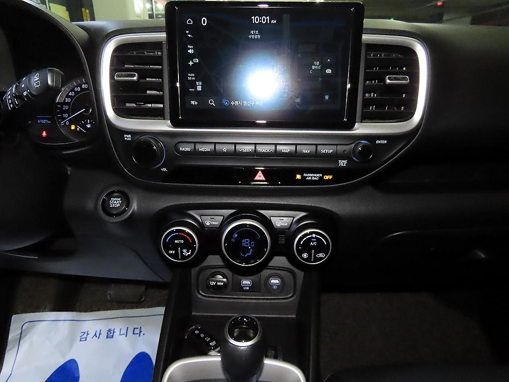 HYUNDAI Venue - Vista 11