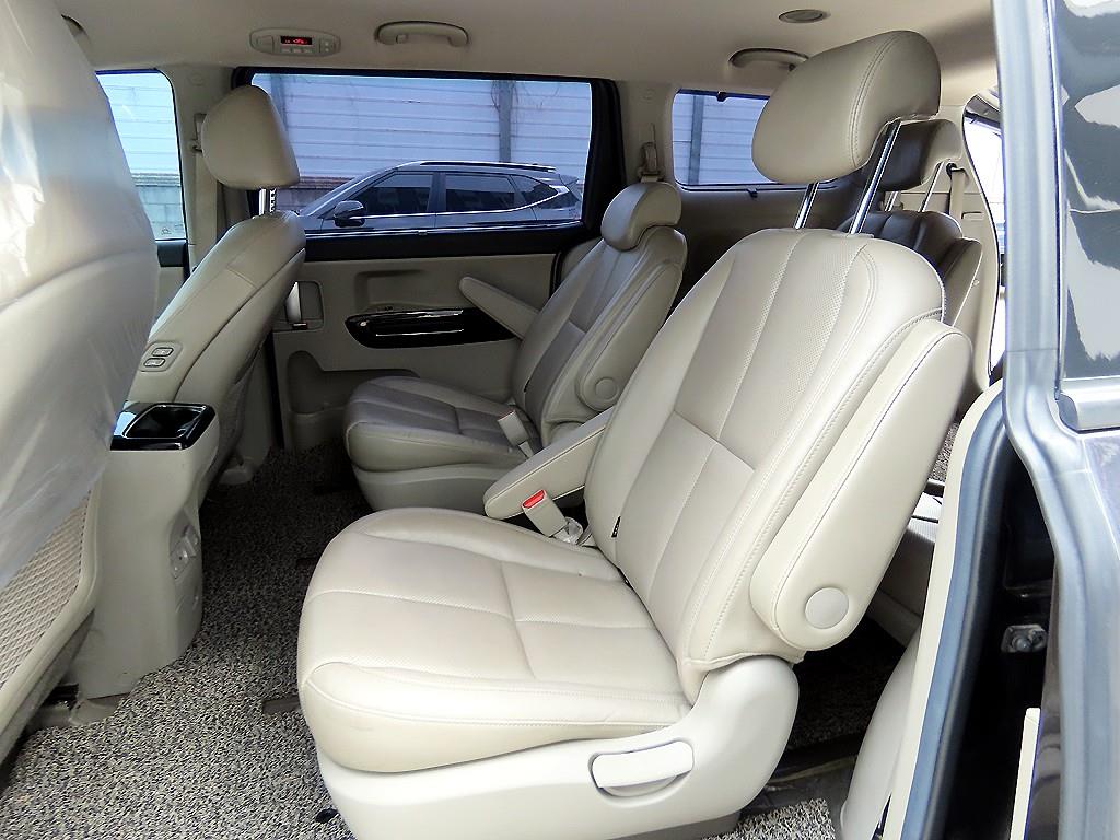 KIA Carnival - Vista 6